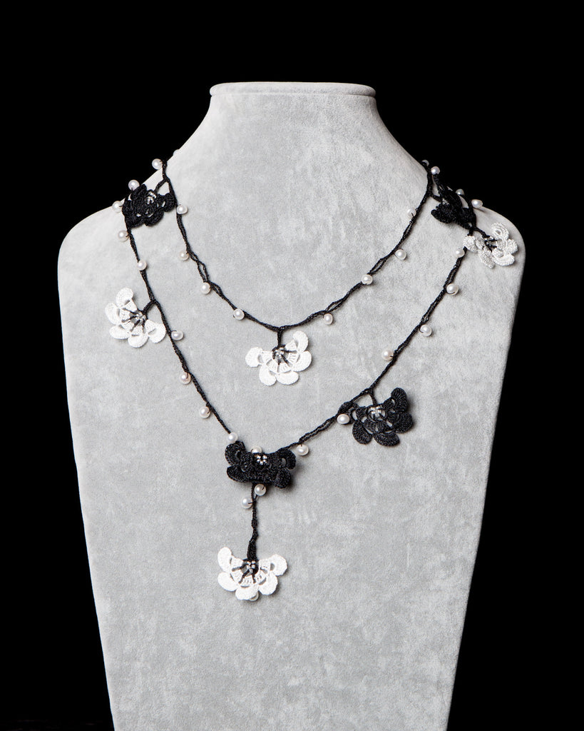 Pearl Lariat with Fan Motif - Black and White
