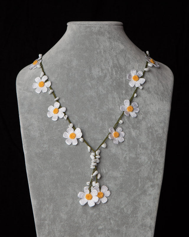 Crocheted Necklace with Daisy Motif - Yellow & White