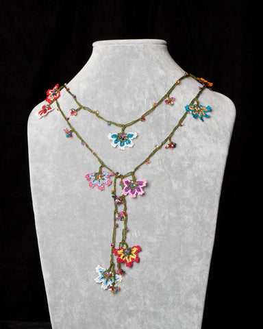 Lariat with Daffodil Motif - Multicolor