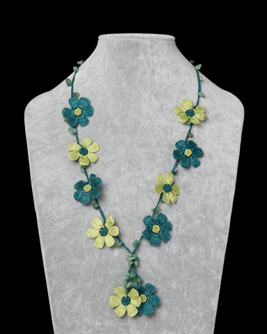 Crocheted Necklace with Daisy Motif - Green